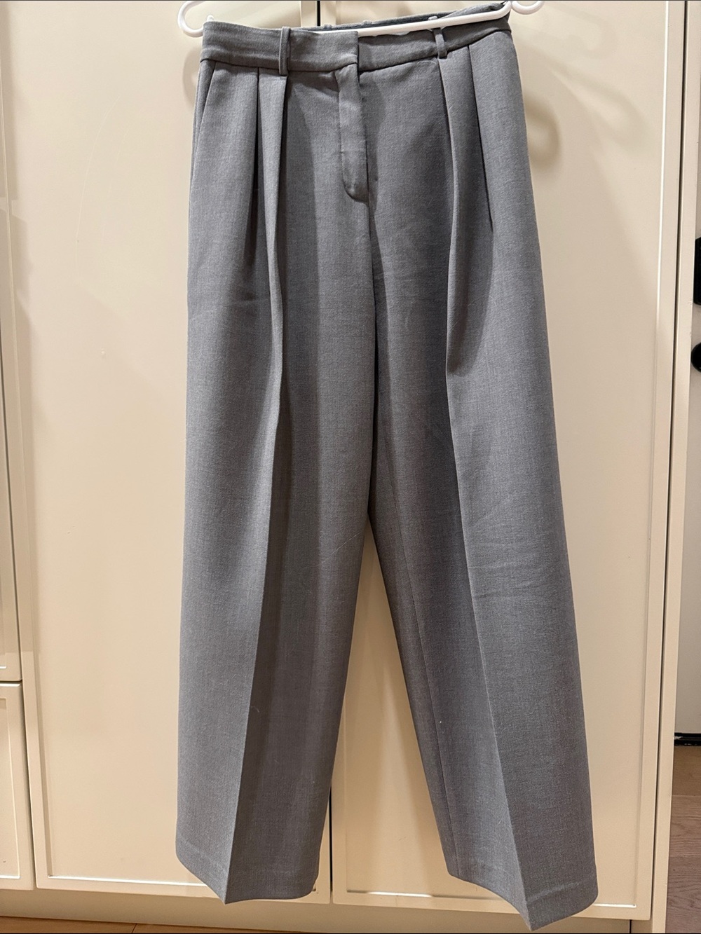 Babaton Gray Wide-Leg Pleated Trousers